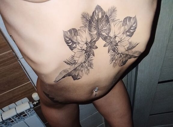 Кроха в татухах